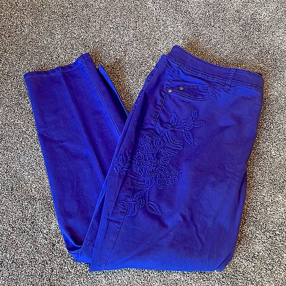 Elle Denim - NWT! Beautiful Floral Embroidered Indigo Pants, women size 20W